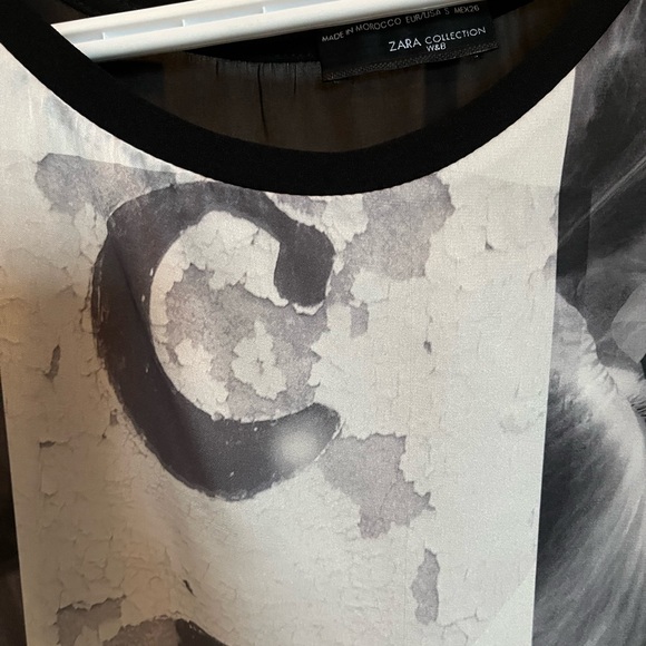 Black/grey print flowy top, dress it up or down! Cute for spring/summer - Picture 4 of 7